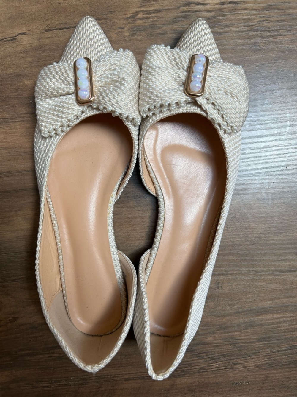 Elegant Cream Pointed Bow Flats with Pearl Accent